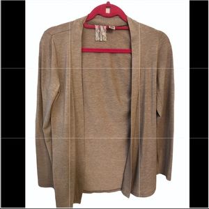 Light weight sweater